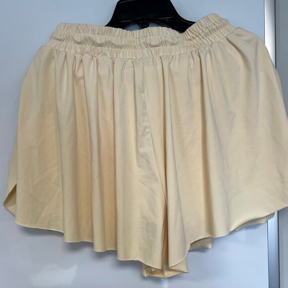 Love Tree Flowy Athletic 2 in 1 Shorts NWT Size Large Cream Colored - Picture 5 of 6